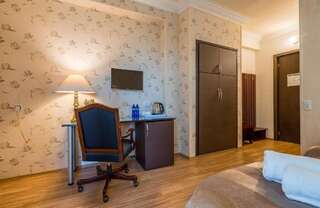 Отель Iliani Hotel Тбилиси Стандартный двухместный номер с 2 отдельными кроватями-12